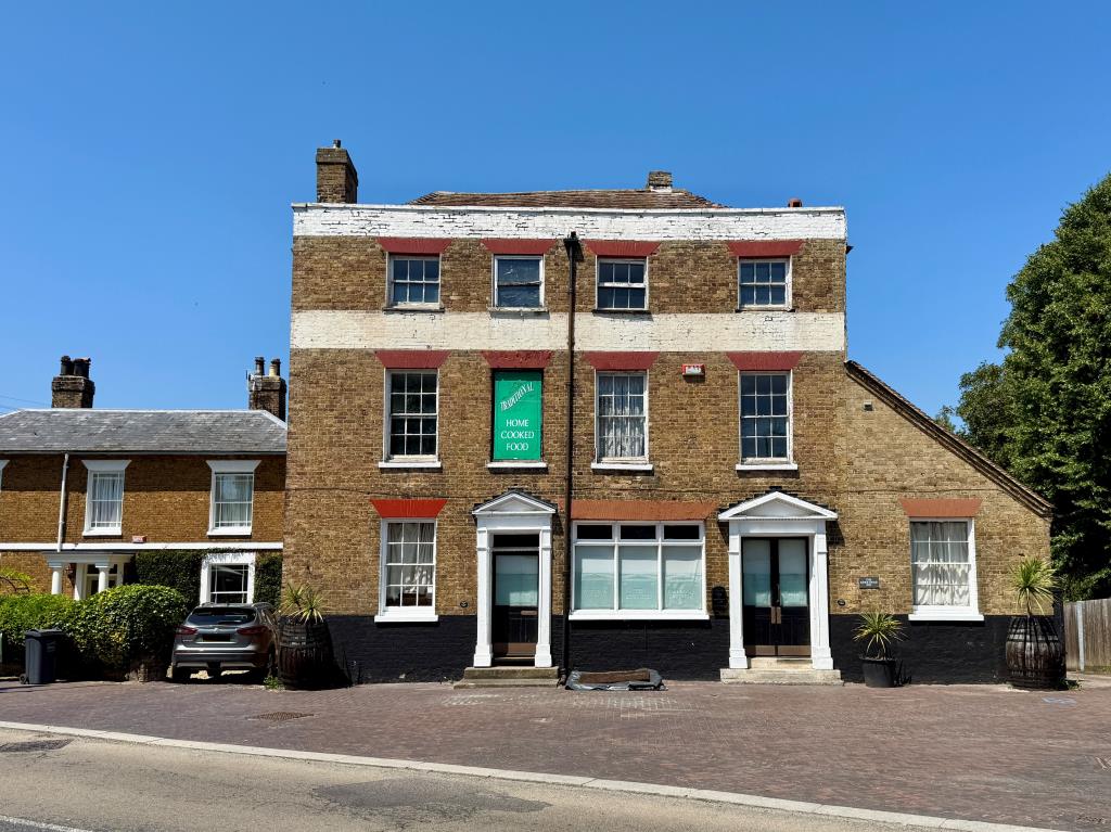 Lot: 84 - FORMER PUB WITH SEVEN LETTING ROOMS WITH POTENTIAL - Period property with parking to front